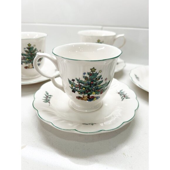 Set of 4 Vintage Nikko Happy Holidays Porcelain China Cups/Saucers - Picture 2 of 7